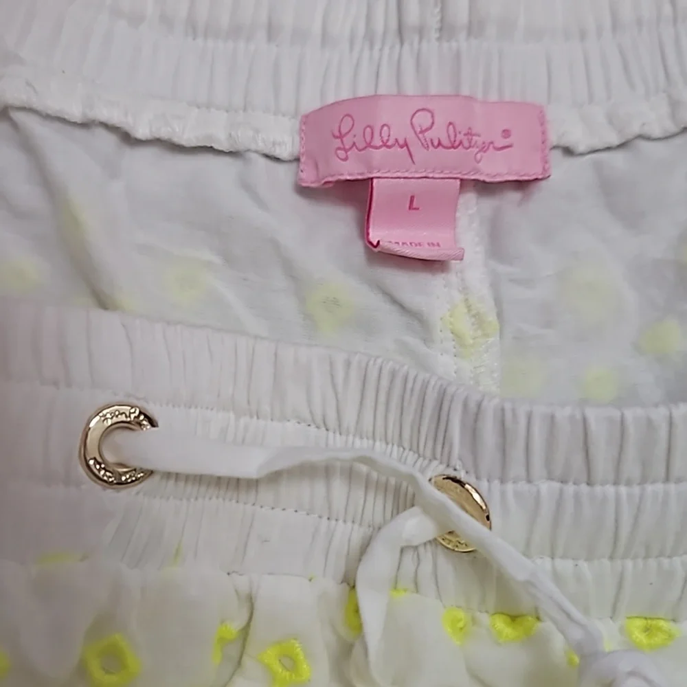 Lily Pulitzer pineapple shorts - Picture 4 of 4